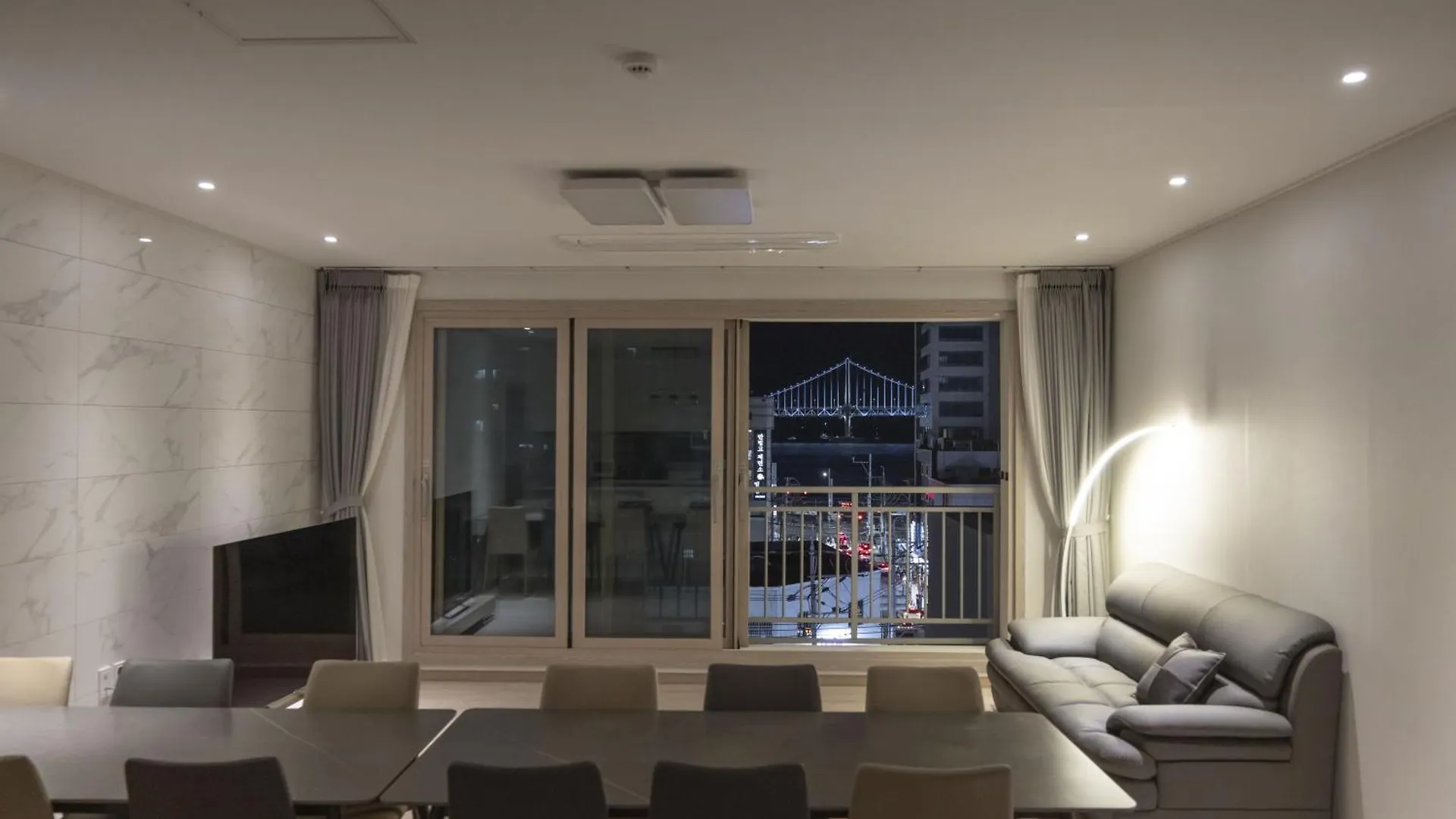 Stay Dear Moon Busan Apartment